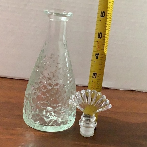 NWOT - Textured hammered Glass Vase Bottle with Shell stopper - Picture 4 of 5